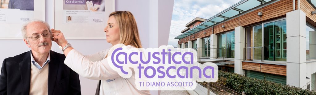 Banner di Acustica Toscana con operatrice che assiste un cliente.
