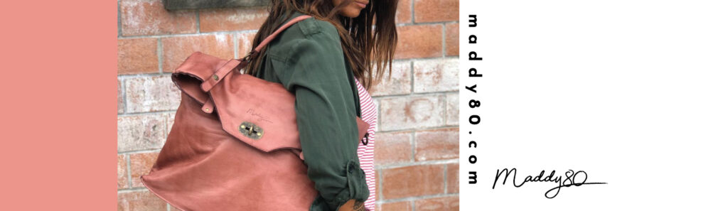 Borsa di pelle rosa di Maddy80 indossata da una donna
