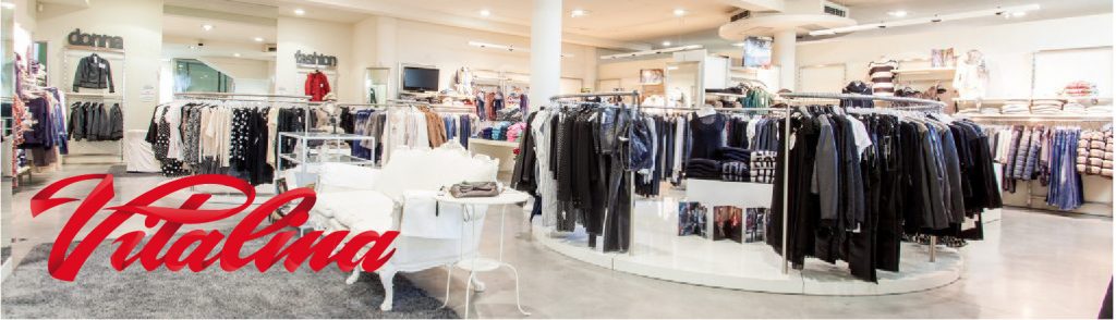 Negozio di abbigliamento Vitalina con logo rosso in primo piano