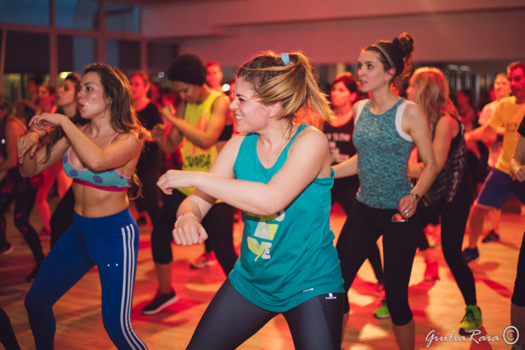 Ego zumba ragazza che balla